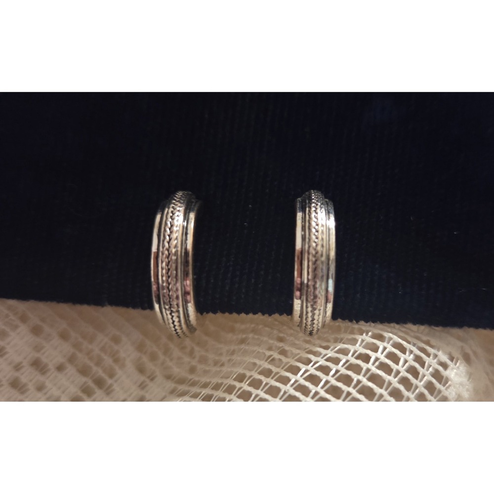 Vintage Signed HMN Silvertone Clip Earrings Interwoven Rope Design 1/2 in Hoops